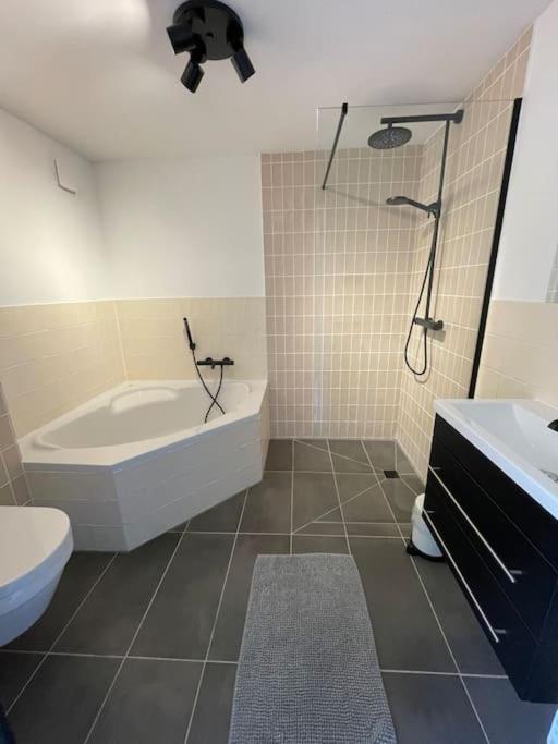 Modern Beach House For 12 Pers! With Jacuzzi 줄리아나도르프 외부 사진